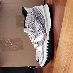 Nike Kyrie 7